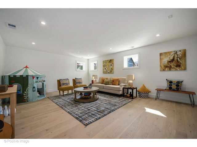 3846 N Kedvale Avenue, Chicago, IL 60641