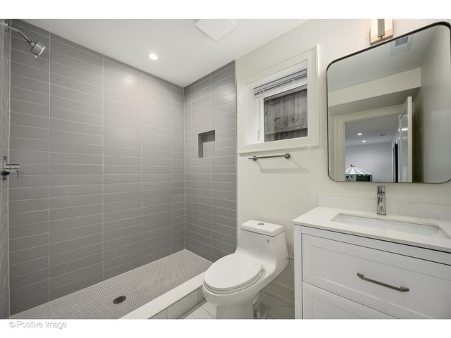 3846 N Kedvale Avenue, Chicago, IL 60641