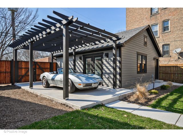 3846 N Kedvale Avenue, Chicago, IL 60641