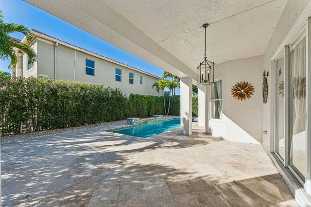 8697 Cobblestone Point Circle, Boynton Beach, FL 33472
