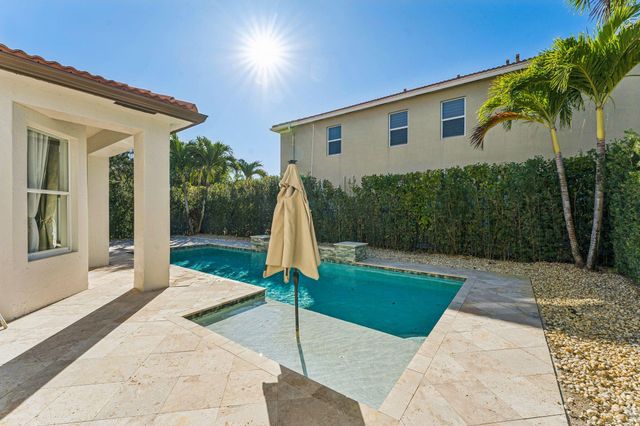8697 Cobblestone Point Circle, Boynton Beach, FL 33472