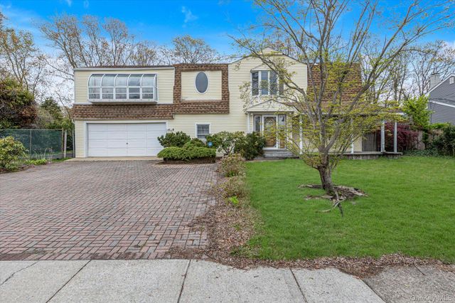 99 Wexford Drive, Oakdale, NY 11769