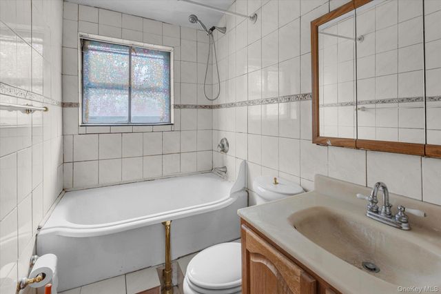 99 Wexford Drive, Oakdale, NY 11769