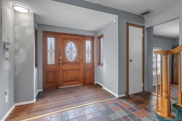 99 Wexford Drive, Oakdale, NY 11769