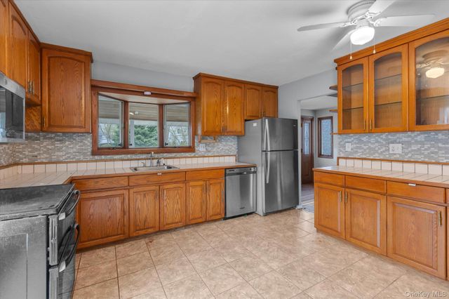 99 Wexford Drive, Oakdale, NY 11769