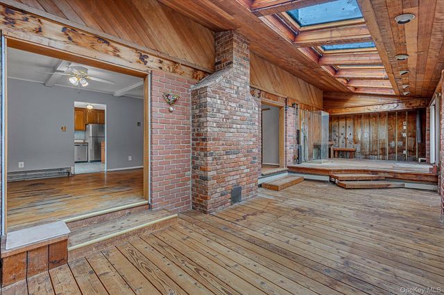 99 Wexford Drive, Oakdale, NY 11769