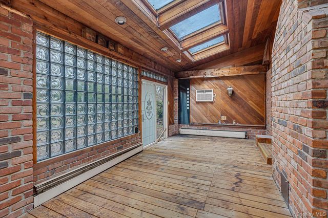 99 Wexford Drive, Oakdale, NY 11769