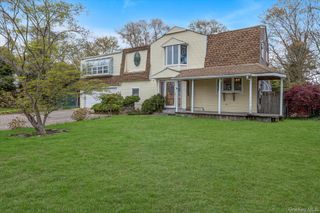 99 Wexford Drive, Oakdale, NY 11769