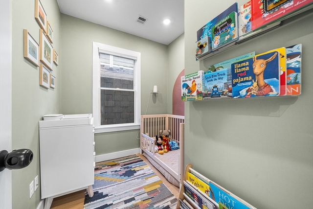 111 Beacon St B, Somerville, MA 02143