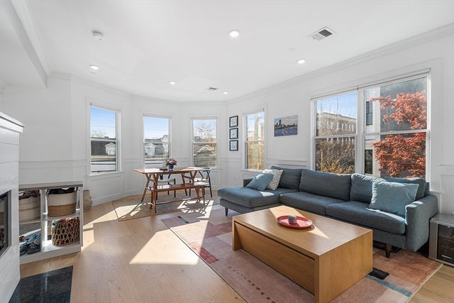 111 Beacon St B, Somerville, MA 02143