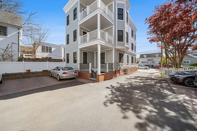 111 Beacon St B, Somerville, MA 02143