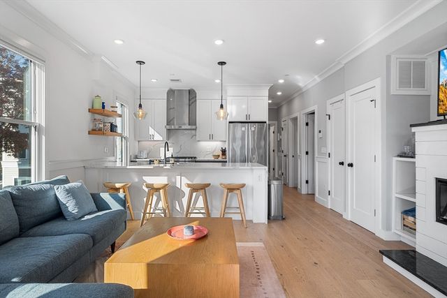 111 Beacon St B, Somerville, MA 02143