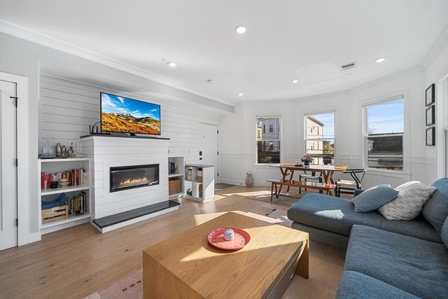 111 Beacon St B, Somerville, MA 02143