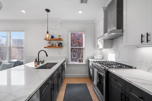 111 Beacon St B, Somerville, MA 02143