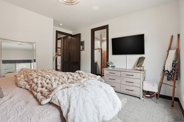 8064 STEAMBOAT CT, Summerset, SD 57718