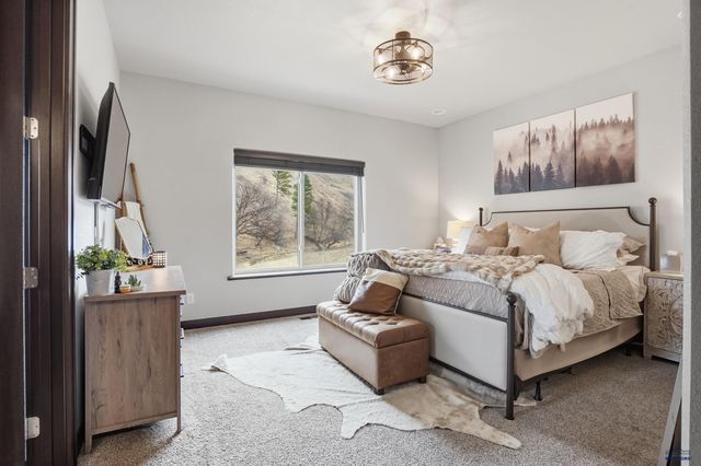 8064 STEAMBOAT CT, Summerset, SD 57718