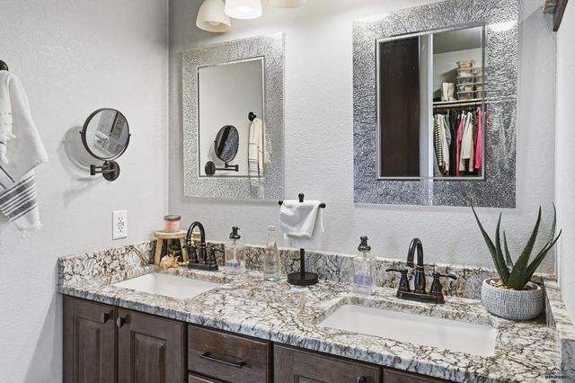 8064 STEAMBOAT CT, Summerset, SD 57718