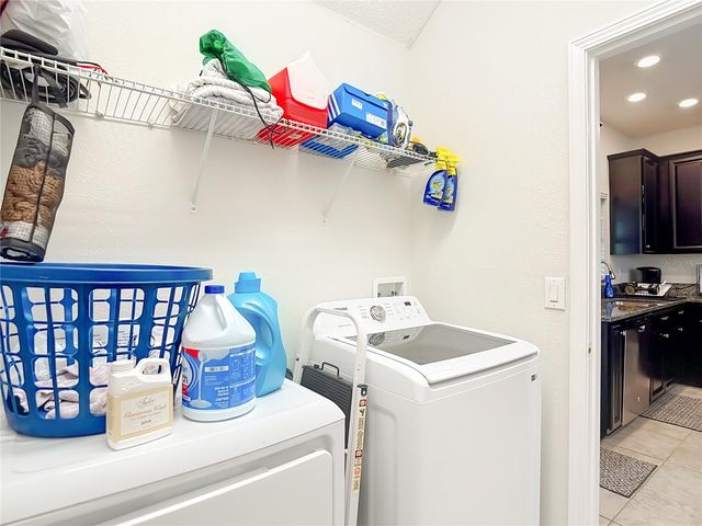 28599 TRANQUIL LAKE CIRCLE, Wesley Chapel, FL 33543