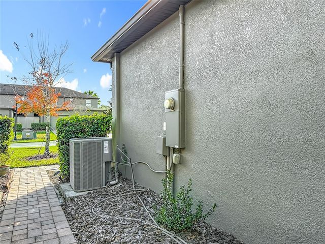 28599 TRANQUIL LAKE CIRCLE, Wesley Chapel, FL 33543