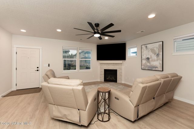 12842 N Bunchberry St, Hayden, ID 83835