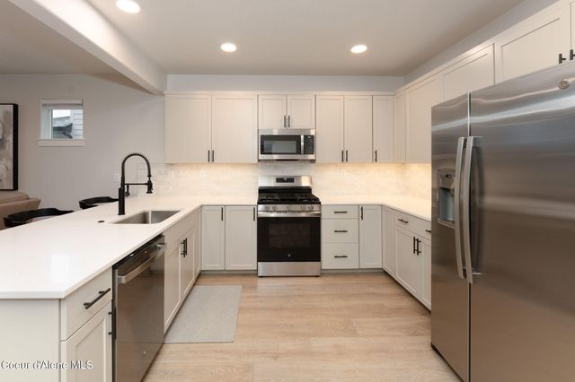 12842 N Bunchberry St, Hayden, ID 83835