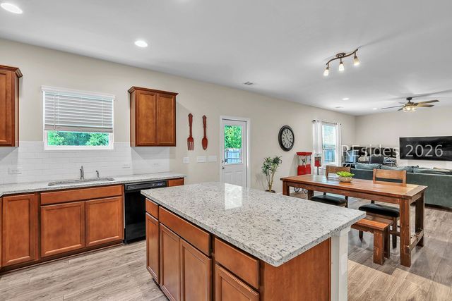 50 Keowee Ln, Beaufort, SC 29906
