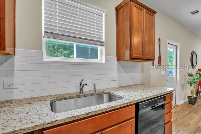 50 Keowee Ln, Beaufort, SC 29906