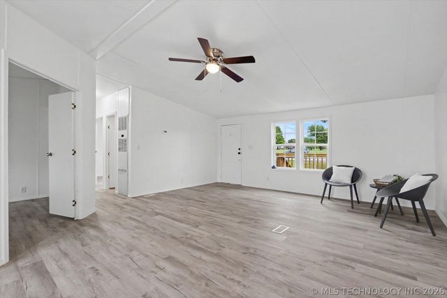 14042 S Crestview Road, Oologah, OK 74053