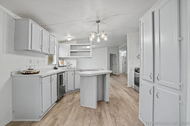 14042 S Crestview Road, Oologah, OK 74053