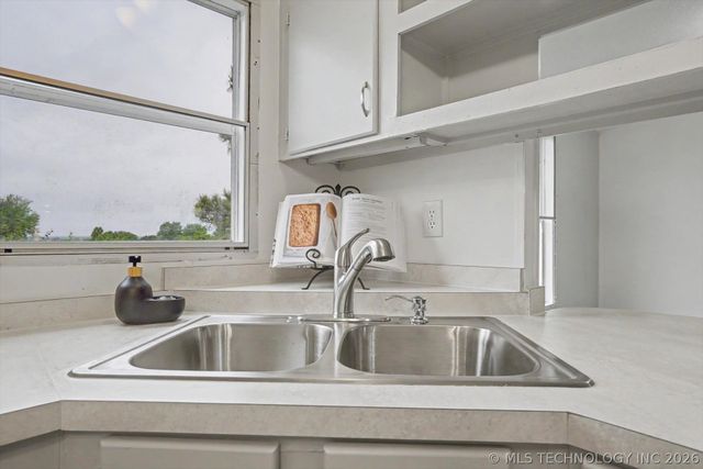14042 S Crestview Road, Oologah, OK 74053