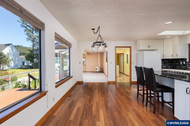 9215 Trout Pl, Gleneden Beach, OR 97388