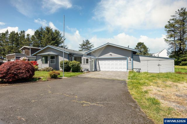 9215 Trout Pl, Gleneden Beach, OR 97388