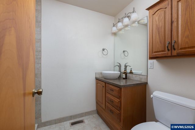 9215 Trout Pl, Gleneden Beach, OR 97388