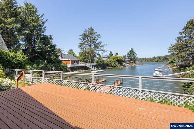 9215 Trout Pl, Gleneden Beach, OR 97388