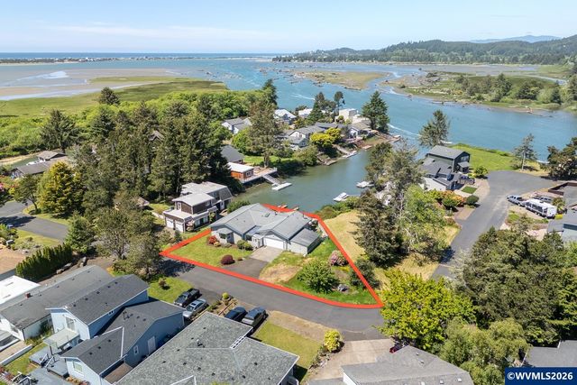 9215 Trout Pl, Gleneden Beach, OR 97388
