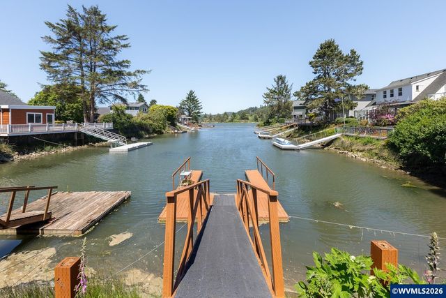 9215 Trout Pl, Gleneden Beach, OR 97388