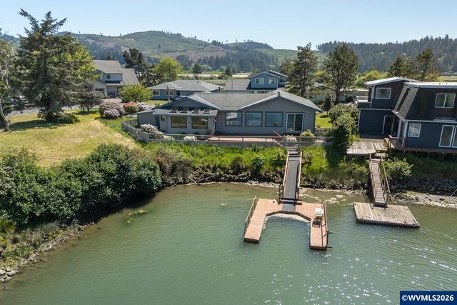 9215 Trout Pl, Gleneden Beach, OR 97388