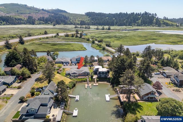 9215 Trout Pl, Gleneden Beach, OR 97388