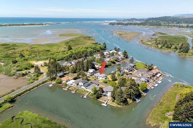 9215 Trout Pl, Gleneden Beach, OR 97388