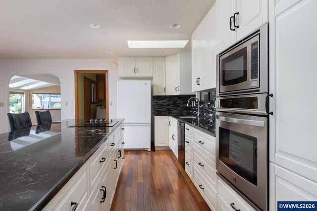 9215 Trout Pl, Gleneden Beach, OR 97388