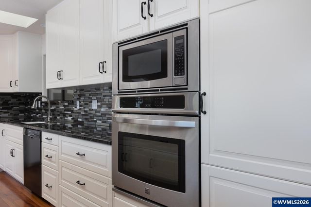 9215 Trout Pl, Gleneden Beach, OR 97388