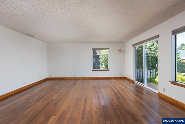9215 Trout Pl, Gleneden Beach, OR 97388