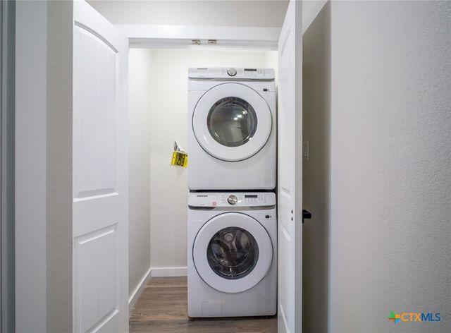 303 Cedarhill Drive, Marble Falls, TX 78654