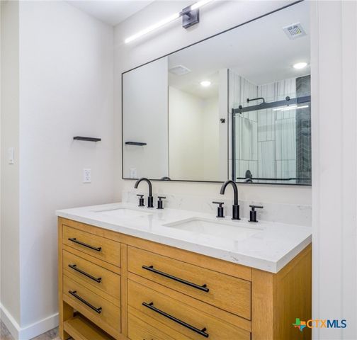 303 Cedarhill Drive, Marble Falls, TX 78654