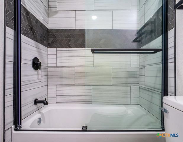 303 Cedarhill Drive, Marble Falls, TX 78654