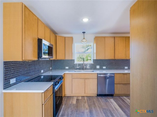 303 Cedarhill Drive, Marble Falls, TX 78654