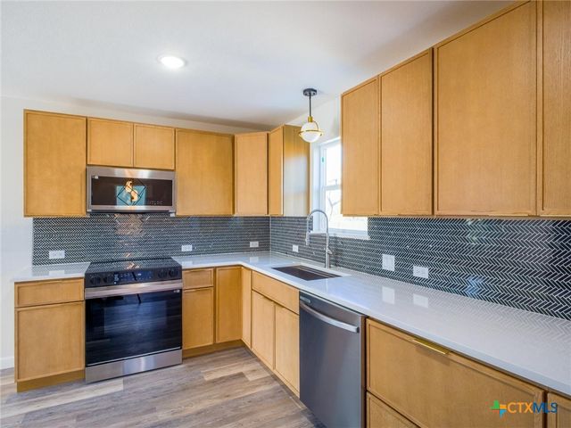 303 Cedarhill Drive, Marble Falls, TX 78654