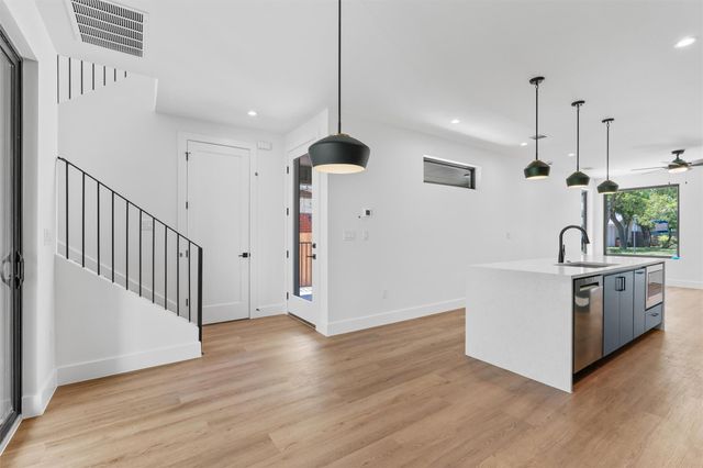1402 Beckett ST 1A, Austin, TX 78757
