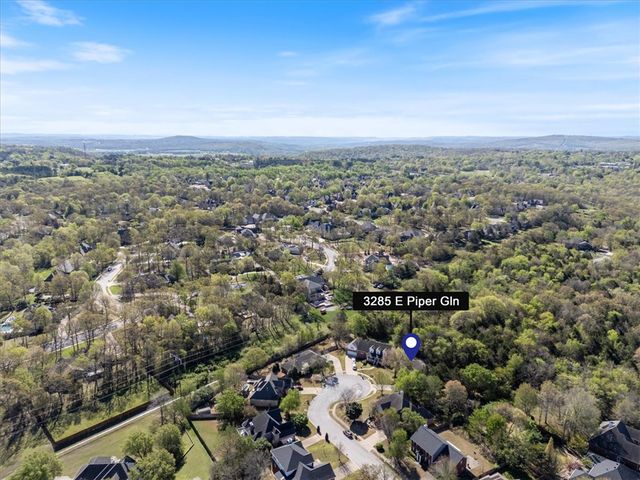 3285 E Piper Glen, Fayetteville, AR 72703