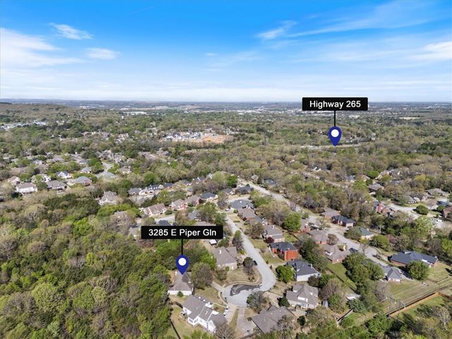 3285 E Piper Glen, Fayetteville, AR 72703